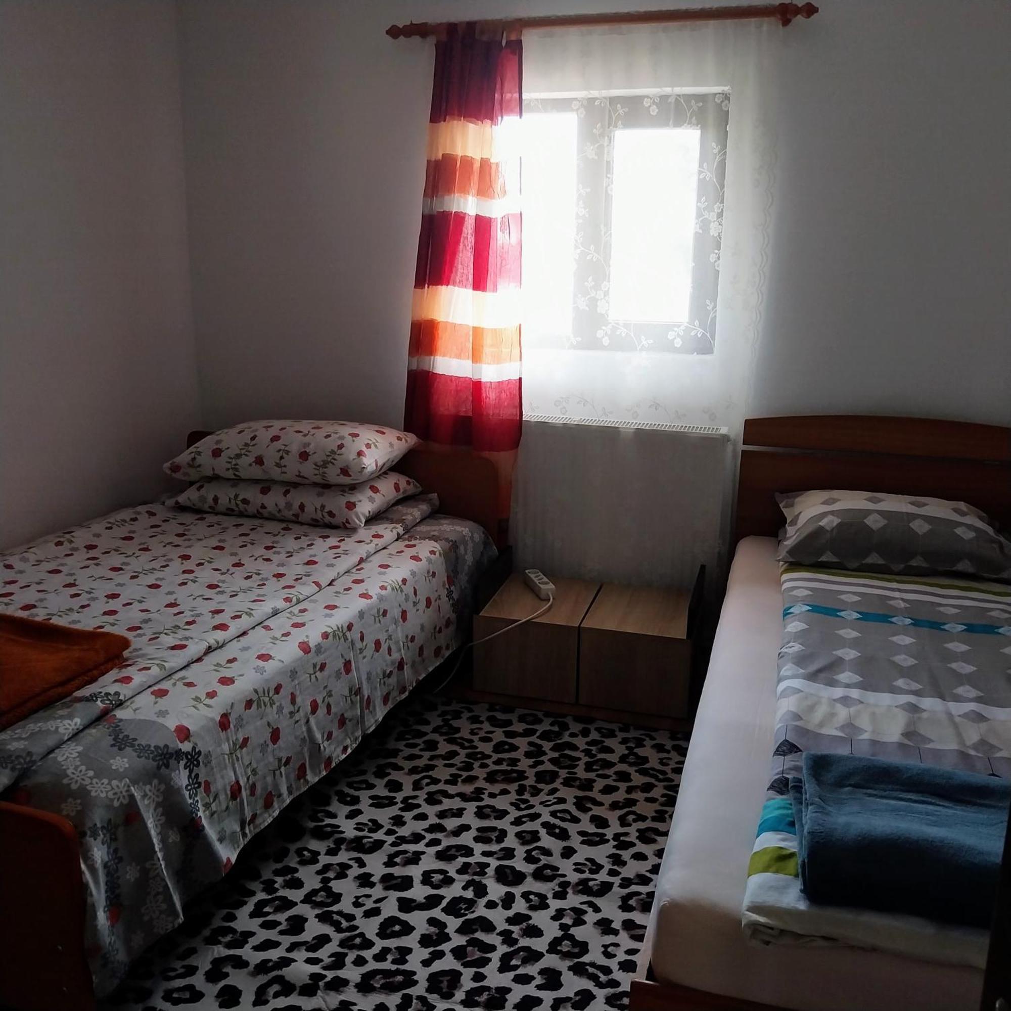 Casa Andreea Hotell Novaci-Străini Eksteriør bilde