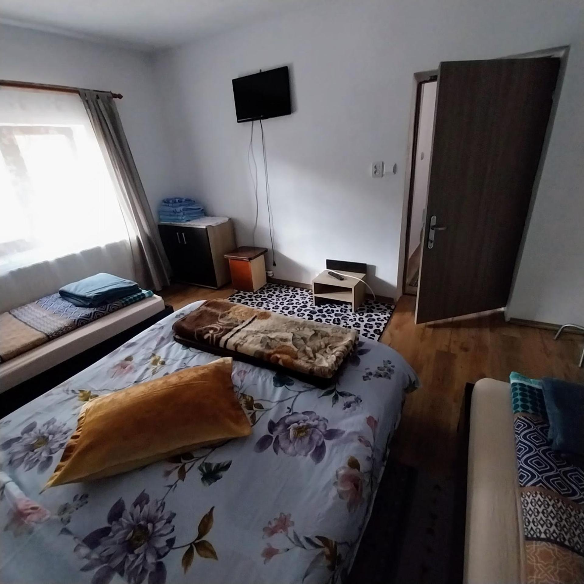 Casa Andreea Hotell Novaci-Străini Eksteriør bilde